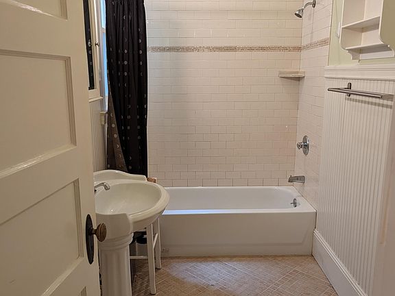 3rd image of 1568 Waller St