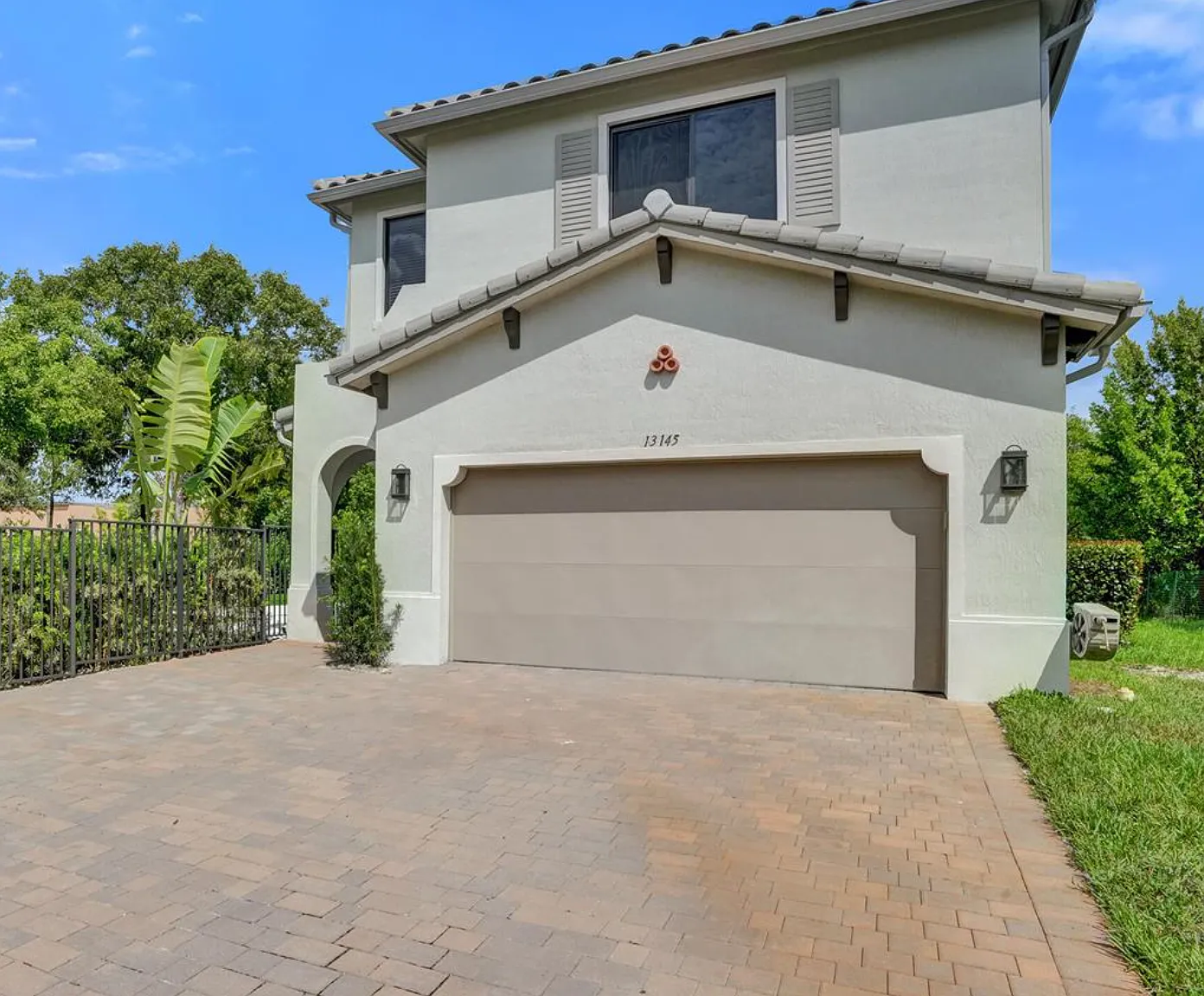 5 bed, 3.0 bath, 2337 sqft, $5,500 — Photo 2
