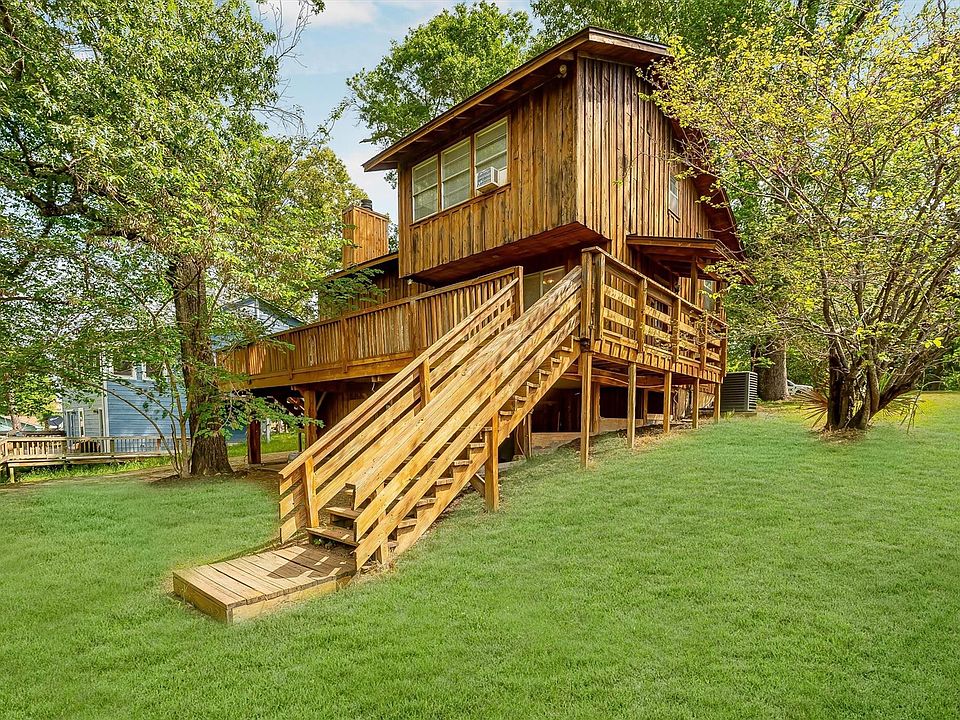 1st image of 7 Lake Dr