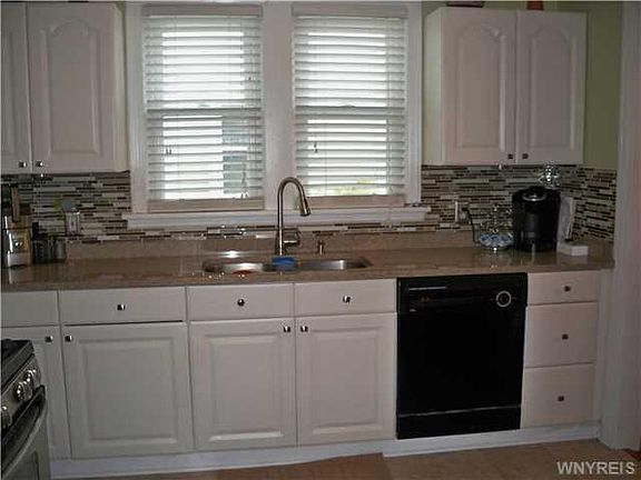 3rd image of 252 Claremont Ave