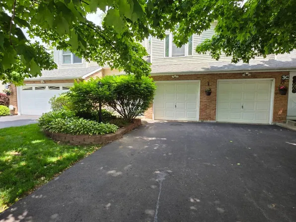 3B Tupelo Dr, Halfmoon, NY 12065