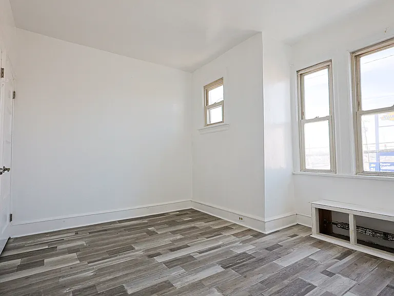 3636 Winchester Ave — Photo 8