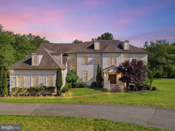 11561 Stuart Mill Rd, Oakton, VA 22124