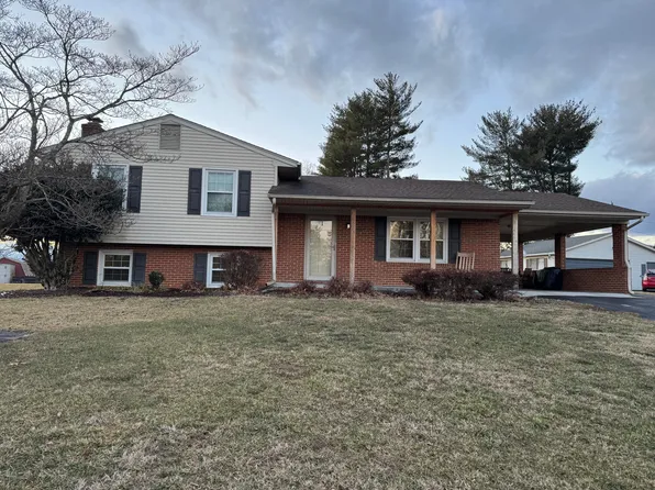 721 Arcadia Cir, Vinton, VA 24179