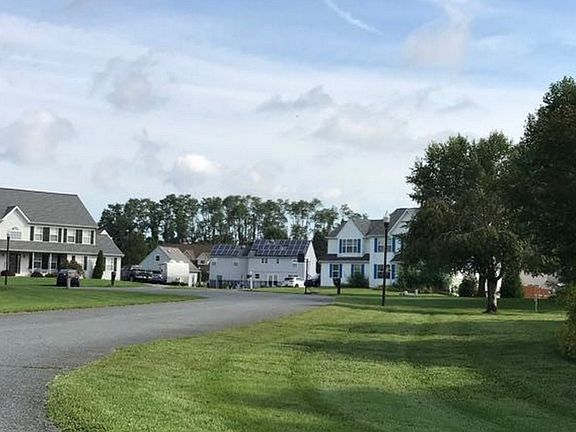 5th image of 702 Nathan Roberts Ct