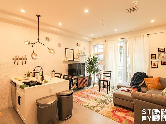 4th image of 1161 Myrtle Ave #2C