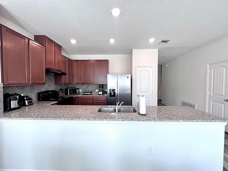 7900 Crystalbrook W — Photo 17