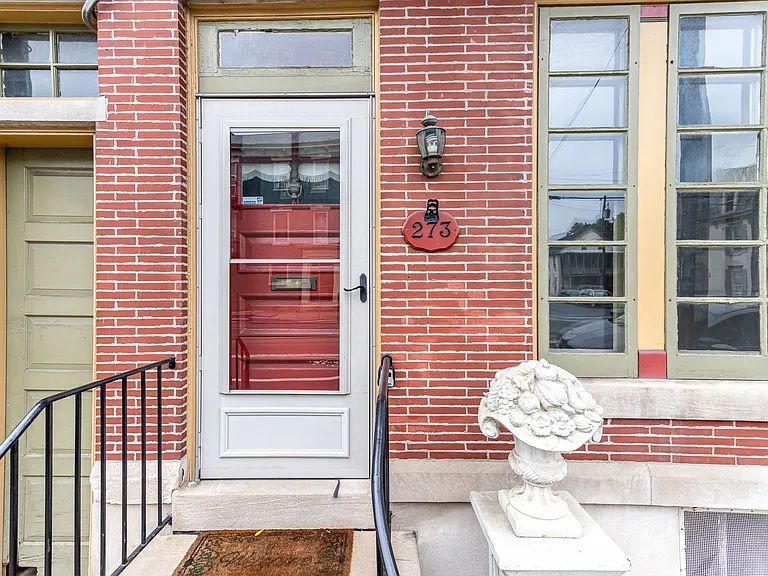 273 S Hanover St — Photo 4