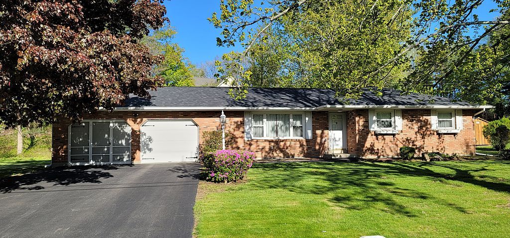 30 Zelenke Dr - Property Image