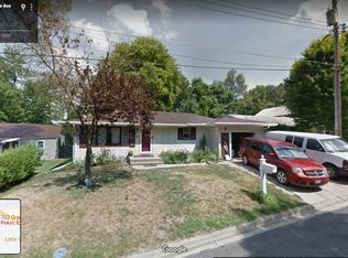 702 Grandview Ct, Pekin, IL 61554