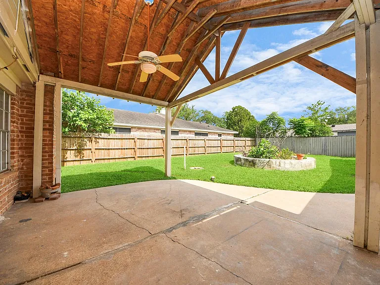 11411 Briar Forest Dr — Photo 8