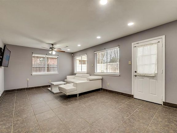 4th image of 1418 Lake Crest Dr