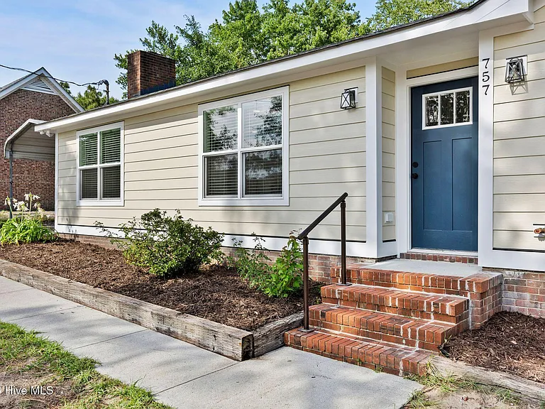 757 Silver Lake Rd — Photo 2