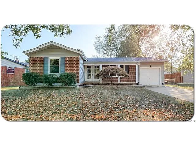 683 Greensleeves Dr photo 1