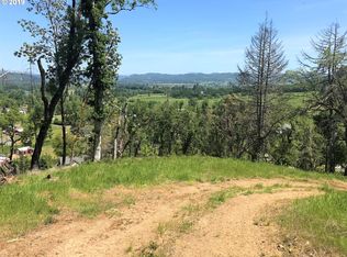 301 Madera Ln, Roseburg, OR