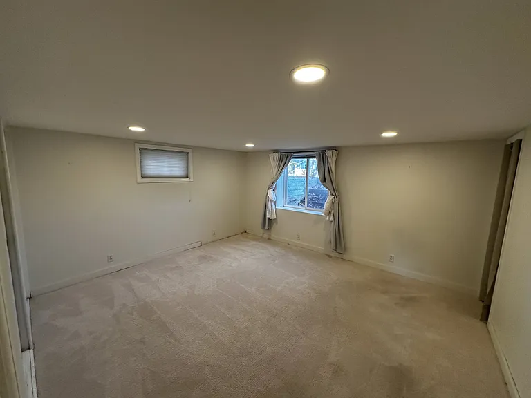 325 Sumner St — Photo 32