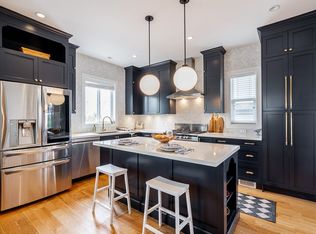 457 E 11th St, North Vancouver, BC