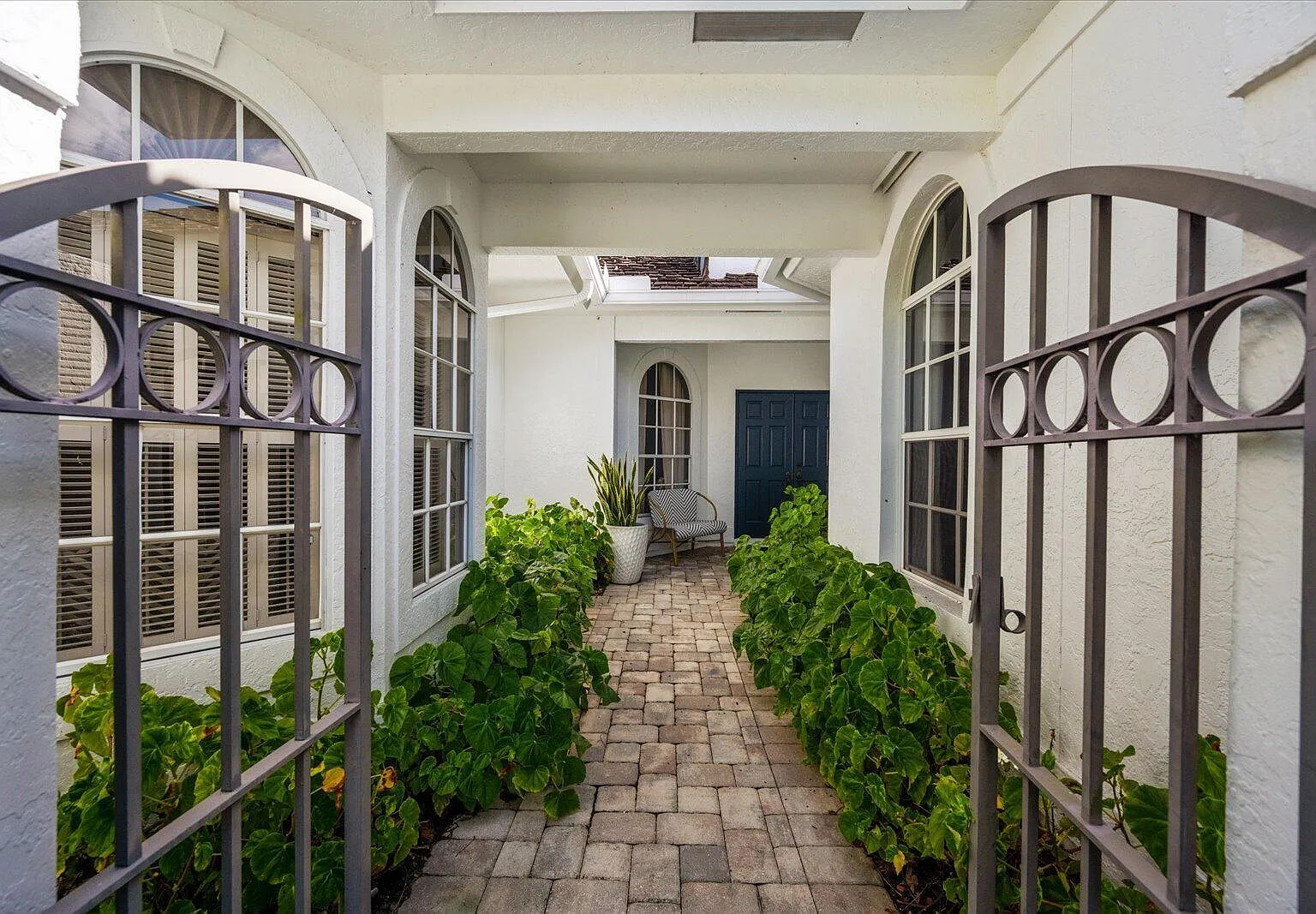 3 bed, 3.5 bath, 1929 sqft, $17,500 — Photo 4