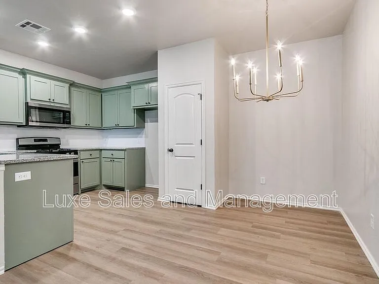8012 NW 105th St — Photo 11