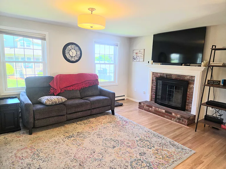 10 Amanda Way — Photo 13