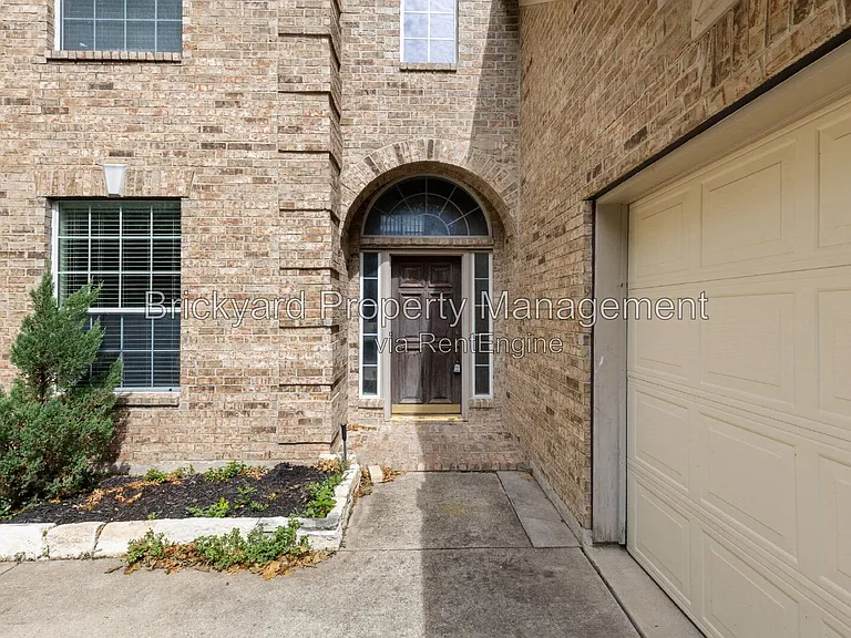 4409 Mitchell Ln — Photo 7