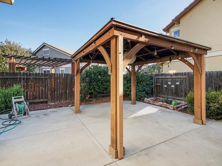 4352 Middlefield Dr — Photo 36