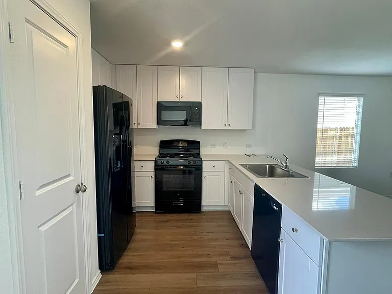 2217 Willkomen Way — Photo 8