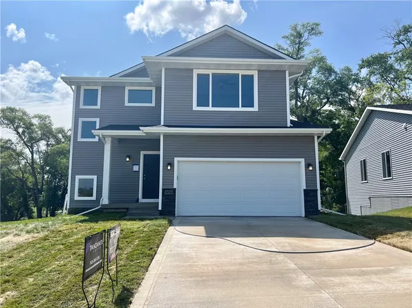16516 Oakwood Dr, Urbandale, IA 50323
