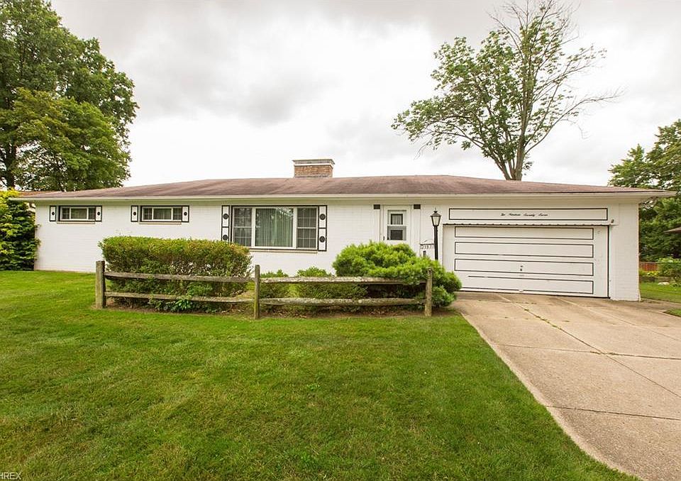 2nd image of 21977 Hilliard Blvd
