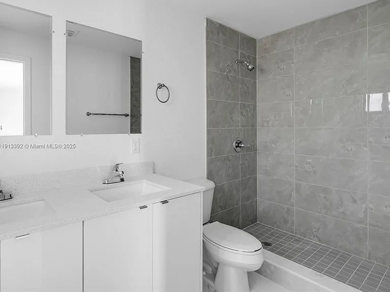 152 NW 18th St — Photo 15