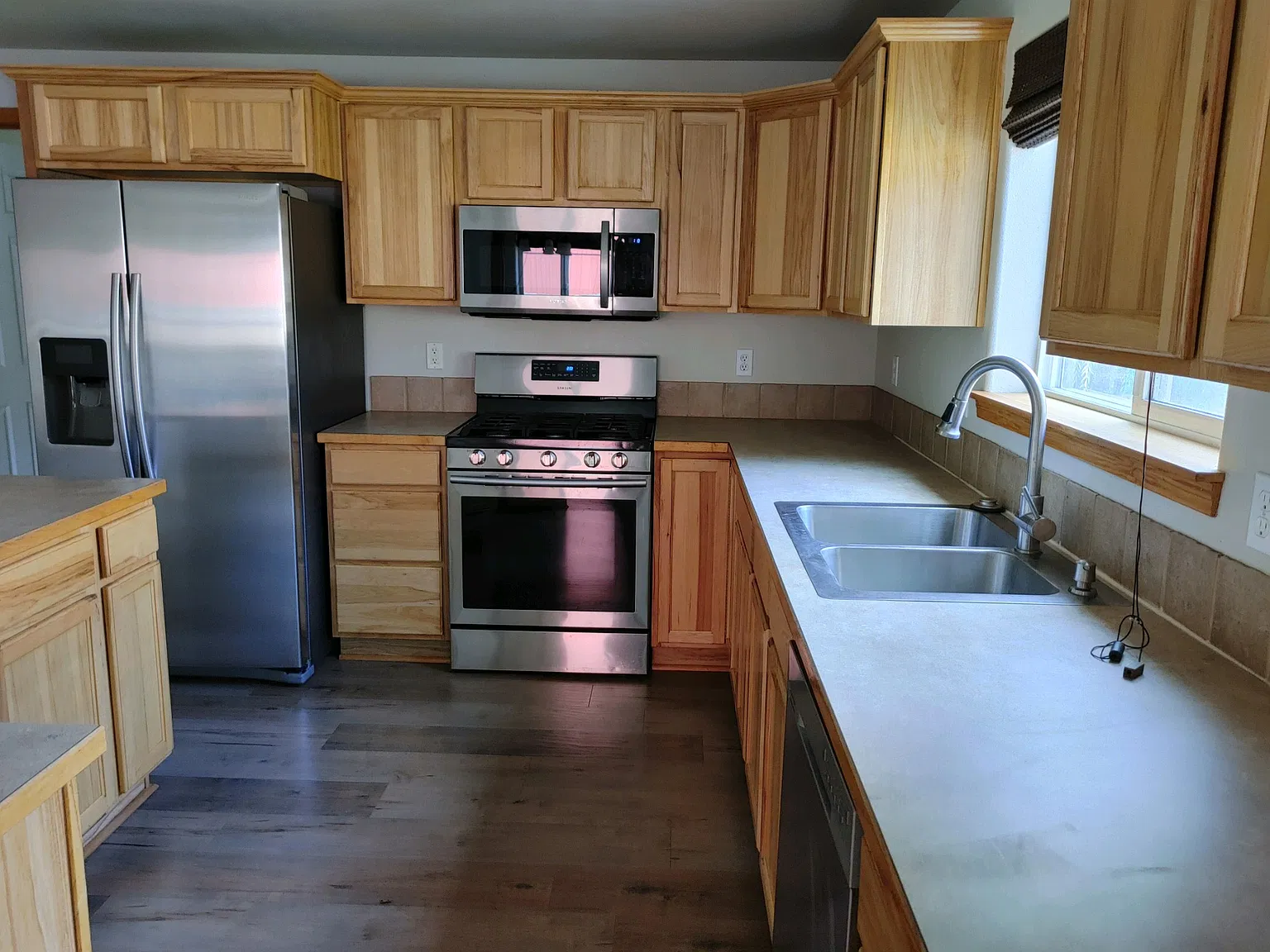4 bed, 2255 sqft, $3,000 — Photo 2