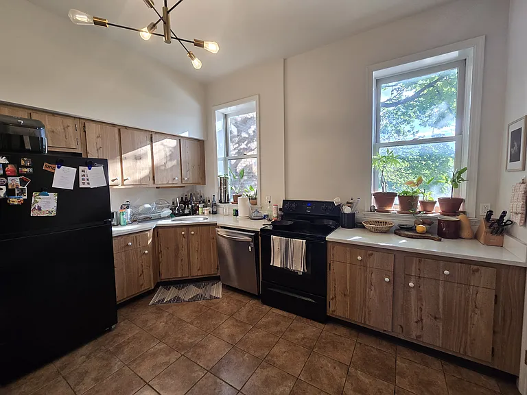1239 Buena Vista St #2 — Photo 6