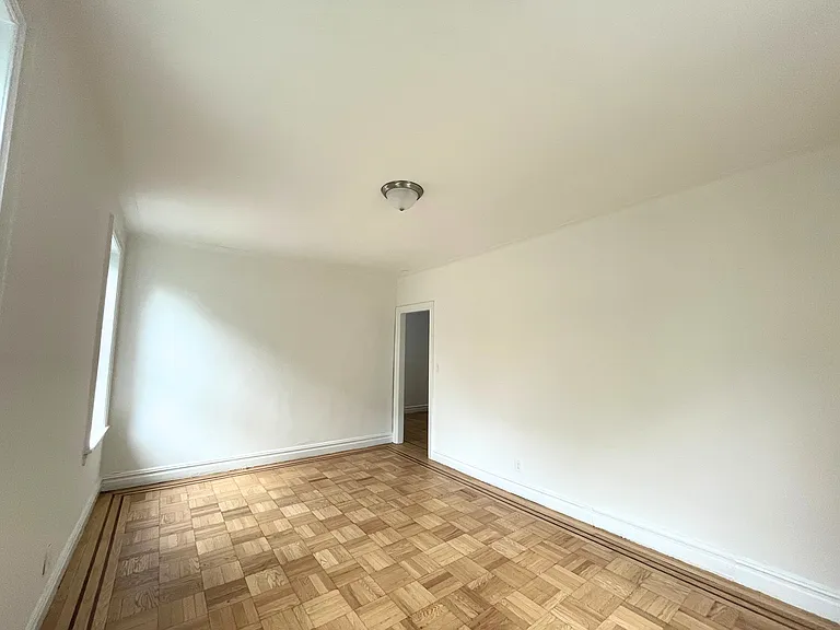 815 E 14th St #2H — Photo 6