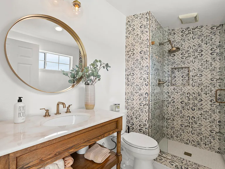 709 W Balboa Blvd — Photo 45