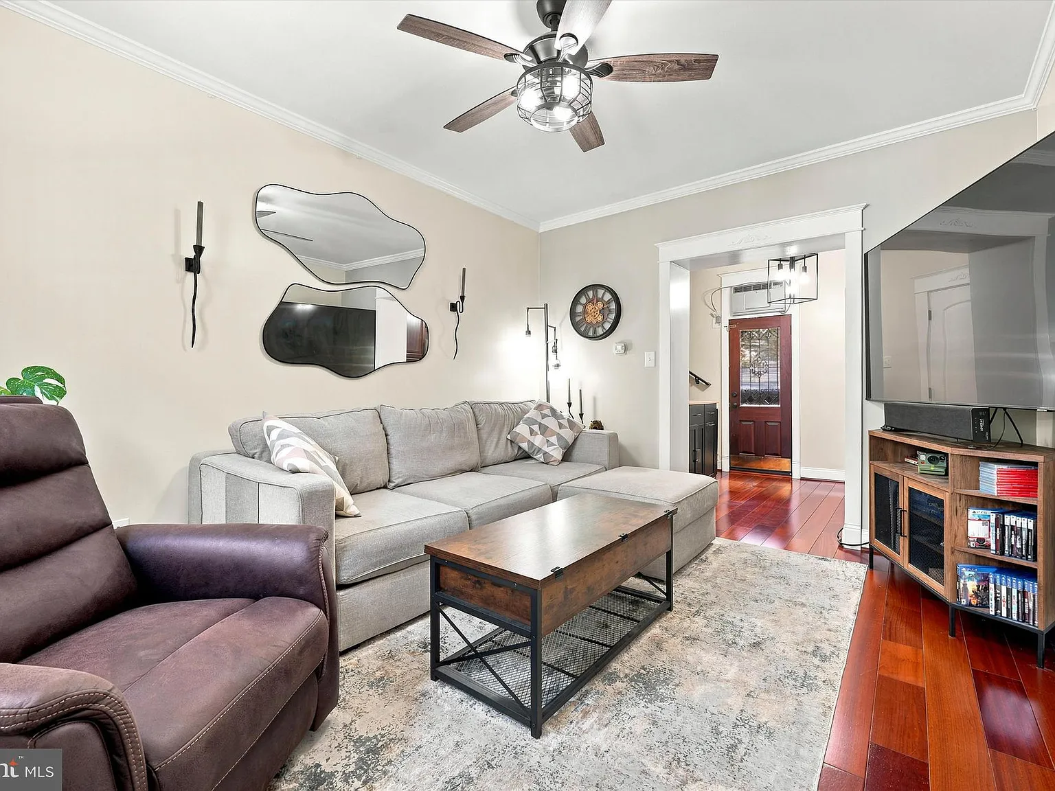 2 bed, 752 sqft, $2,200 — Photo 3