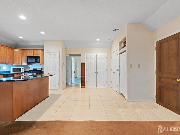 3rd image of 274 Aldrich Rd