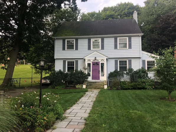 132 Eliot St, Brookline, MA 02467