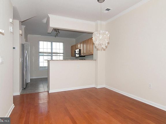 5th image of 225 King Farm Blvd