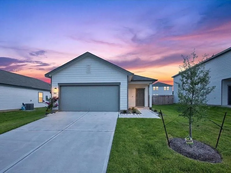 3 bed, 2.0 bath, 1412 sqft, $1,890 — Photo 1