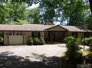 424 Fairway Dr, Lake Toxaway, NC 28747