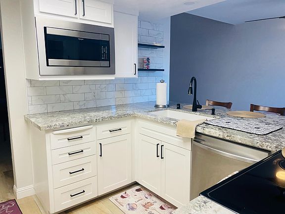 5th image of 1472 Mayflower Way