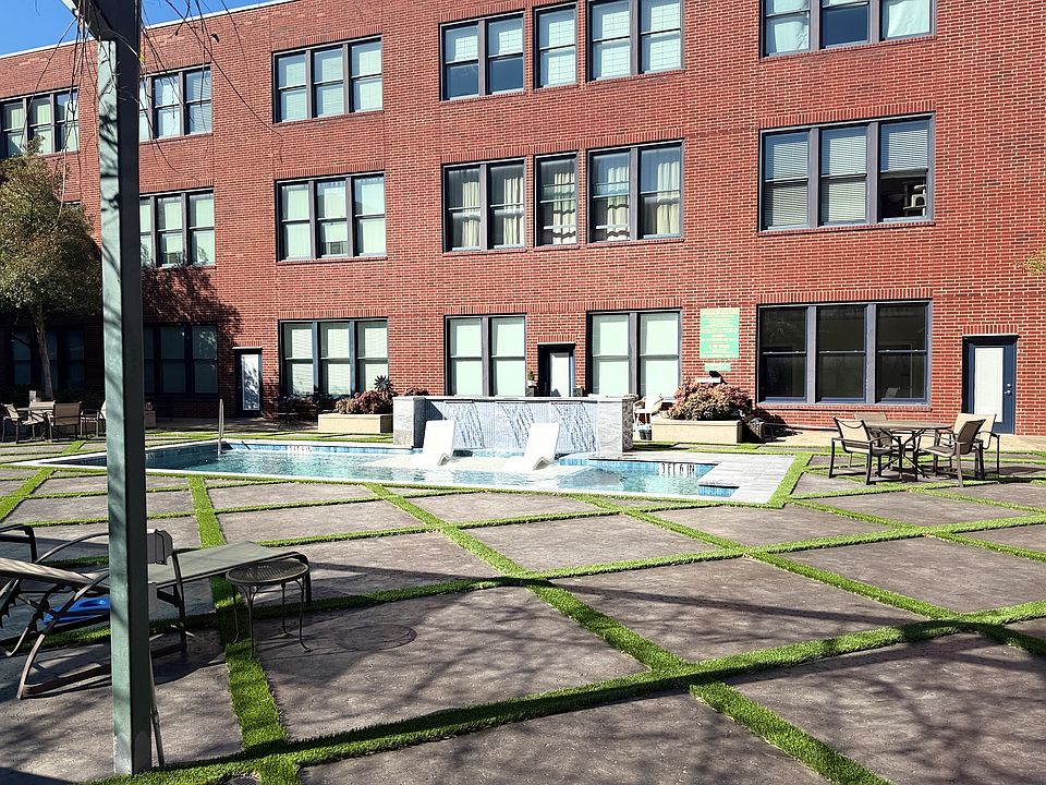 Courtyard with Pool Access