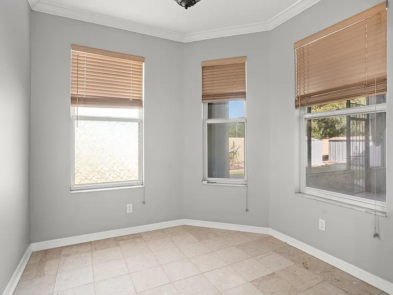 2810 University Acres Dr — Photo 33
