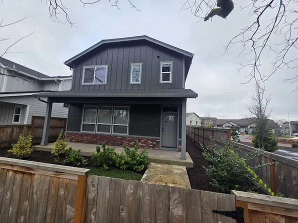 877 Park Ave NE, Salem, OR 97301