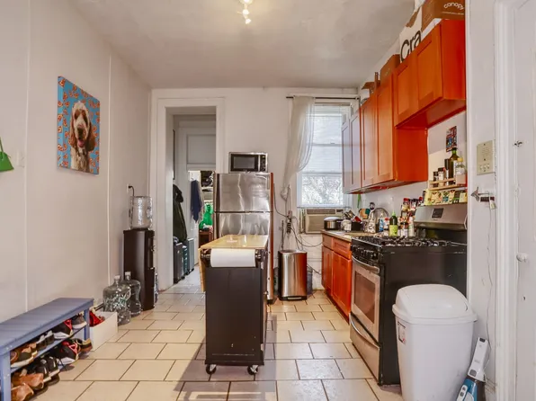 521 Willow Avenue image 2 of 15