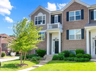 907 Bradford Dr, Naperville, IL 60563