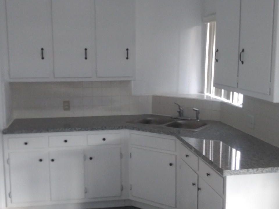 2nd image of 15315 Woodruff Pl