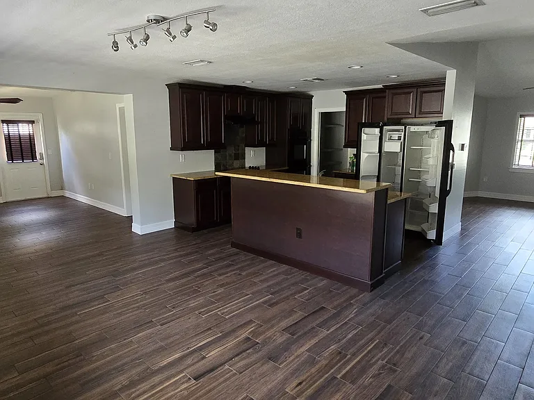 6400 Shane Ln — Photo 14