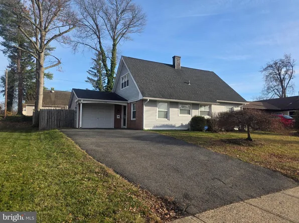 44 Peacock Ln, Willingboro, NJ 08046