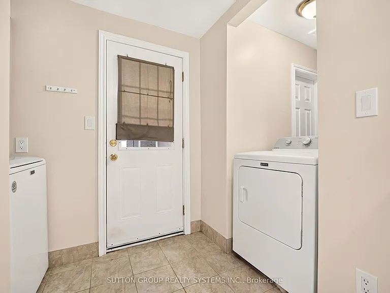 2082 Lilac Dr — Photo 21